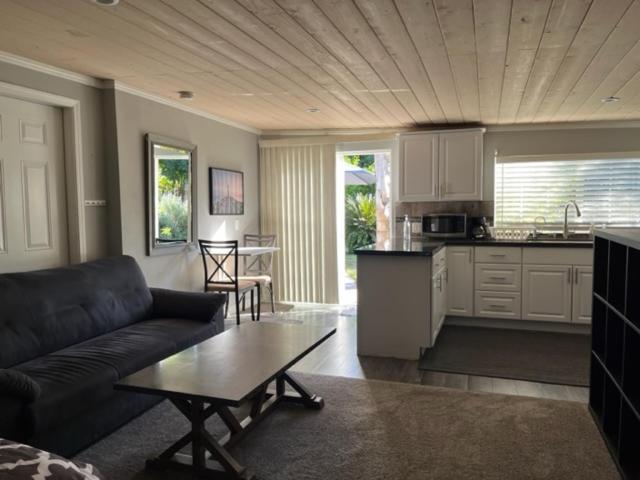 بنسيون Cute Cottage, Walk To The Studios, Pool, Bbq