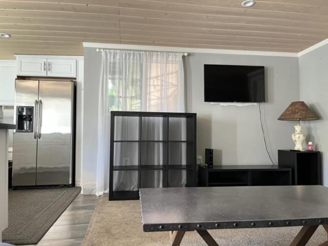 بنسيون Cute Cottage, Walk To The Studios, Pool, Bbq