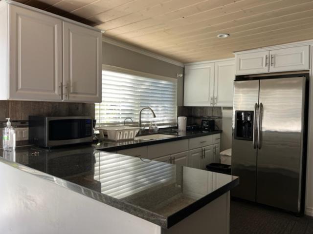 بنسيون Cute Cottage, Walk To The Studios, Pool, Bbq