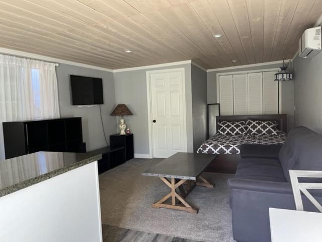 بنسيون Cute Cottage, Walk To The Studios, Pool, Bbq