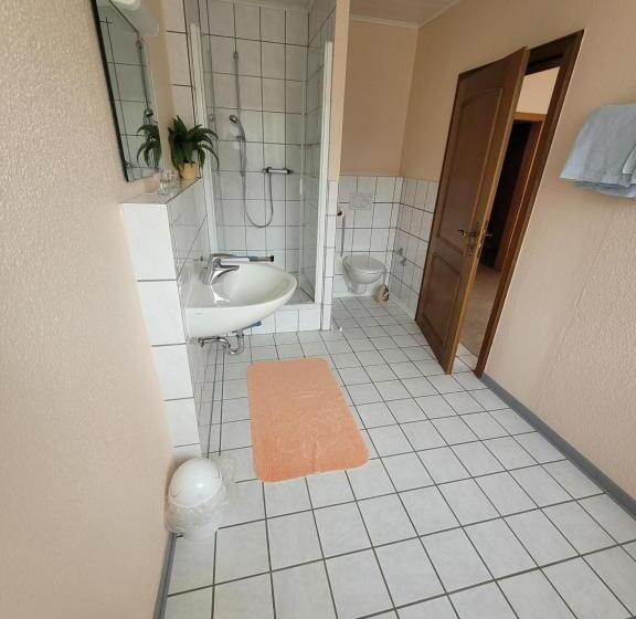 بنسيون Gasthaus Für Monteure