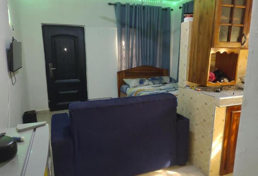 פנסיון Kingee Lodge