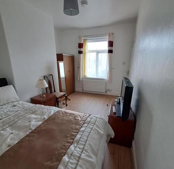 פנסיון Maryann S