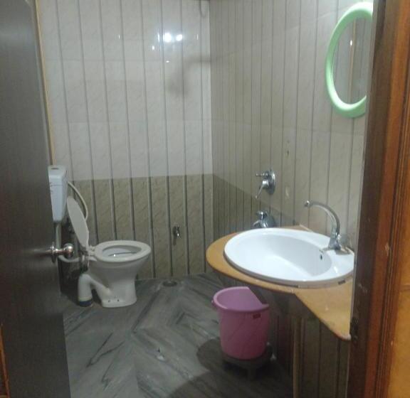 פנסיון Safari Guest House