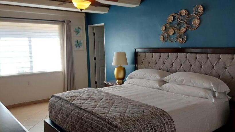 פנסיון The Hideaway Condo Full Place