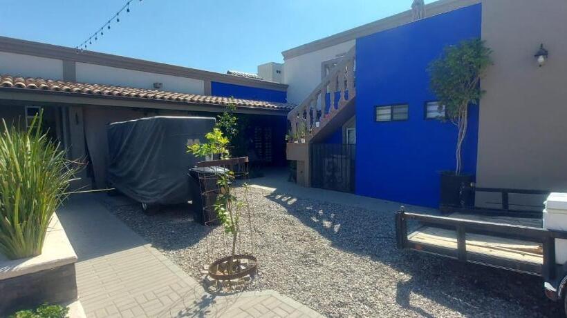 פנסיון The Hideaway Condo Full Place