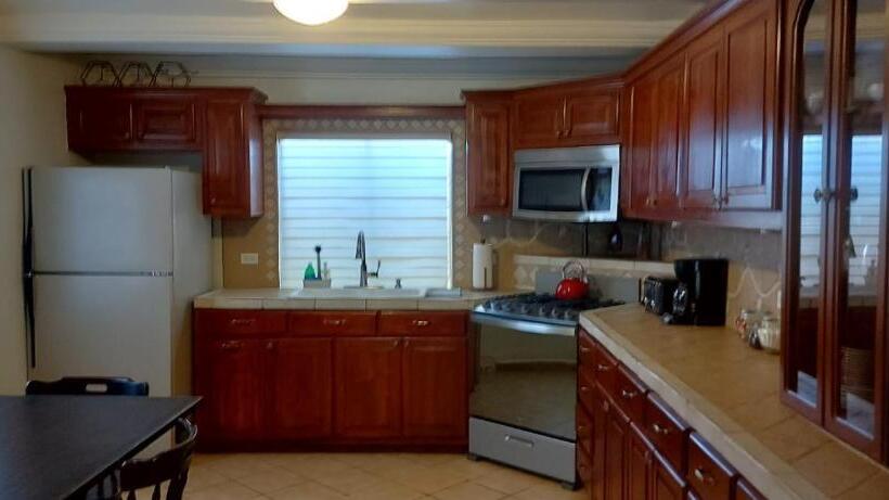 פנסיון The Hideaway Condo Full Place