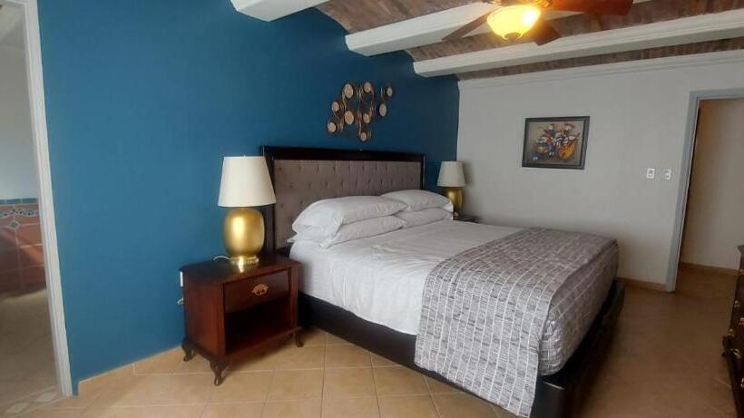 פנסיון The Hideaway Condo Full Place