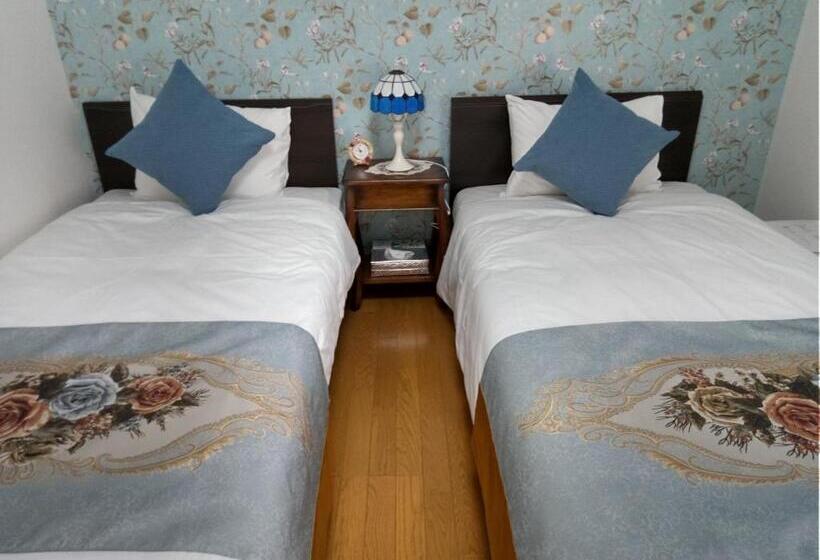 Пансион Yellow House