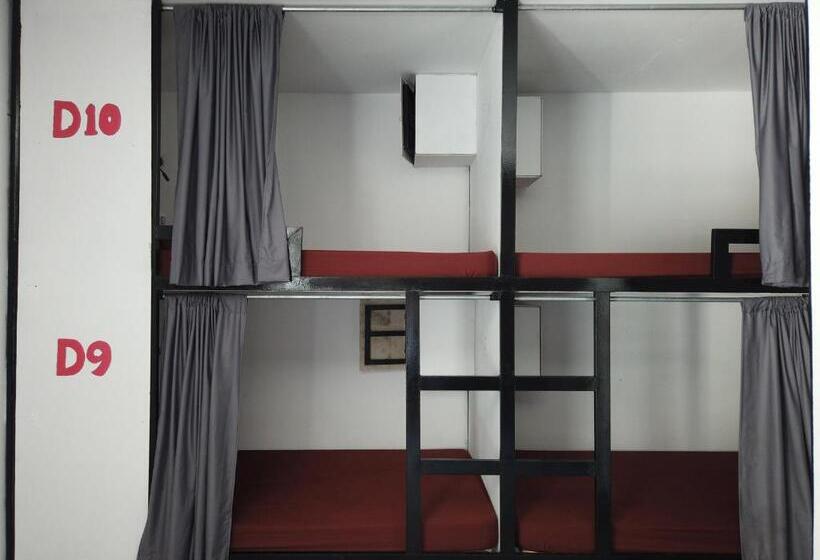 ユースホステル Fat Monkey