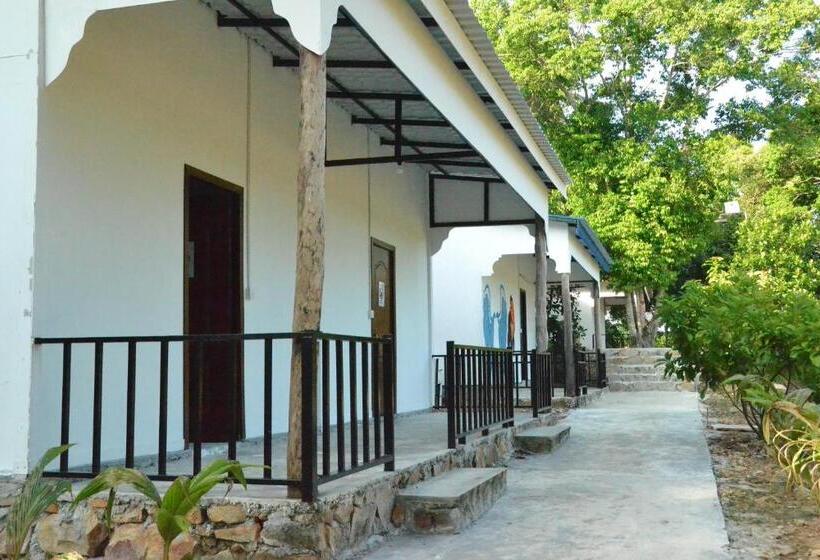 ユースホステル Fat Monkey