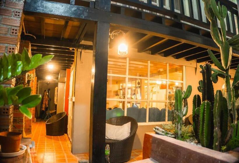 הוסטל La Casa De Jardin