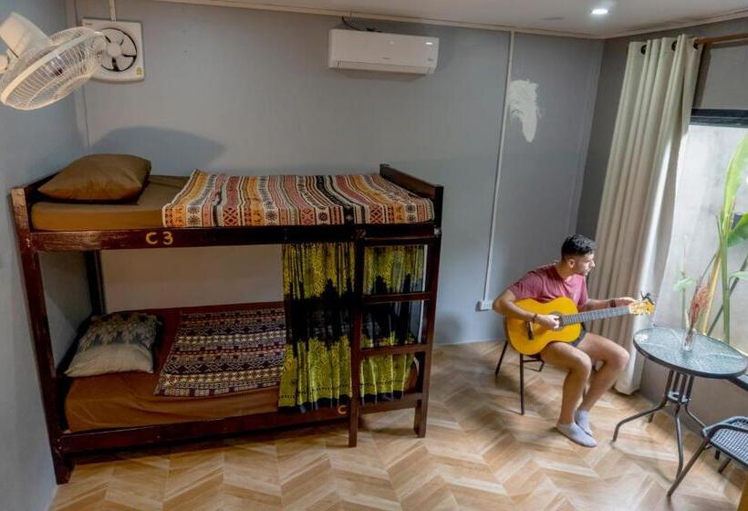 הוסטל La Casa De Jardin