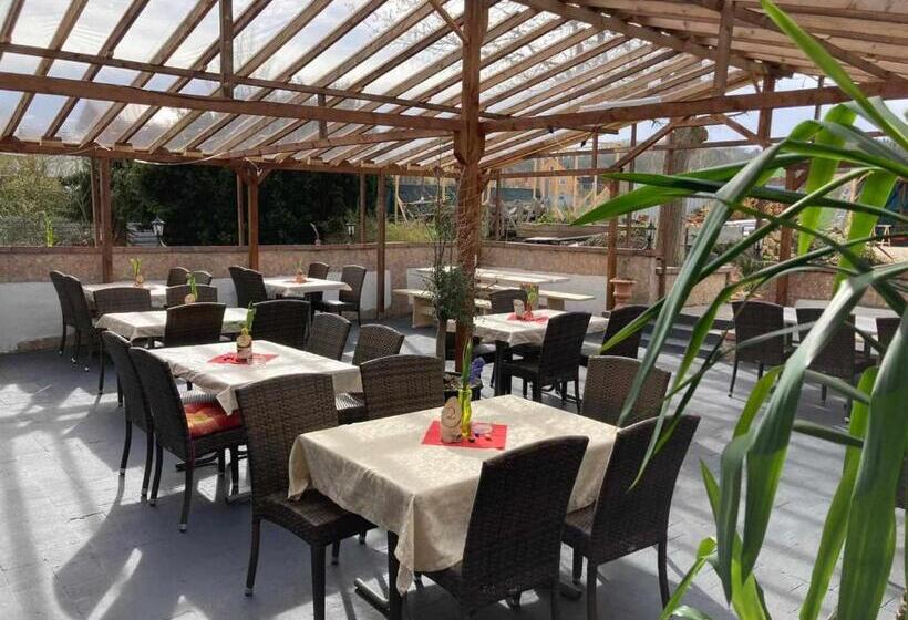 호스텔 Landgasthof Krokodil Am Brombachsee