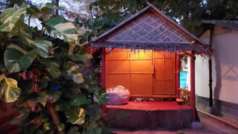 Общежитие Little Beach Garden