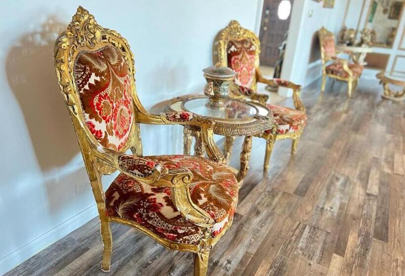 هاستل Pill Hill Mansion