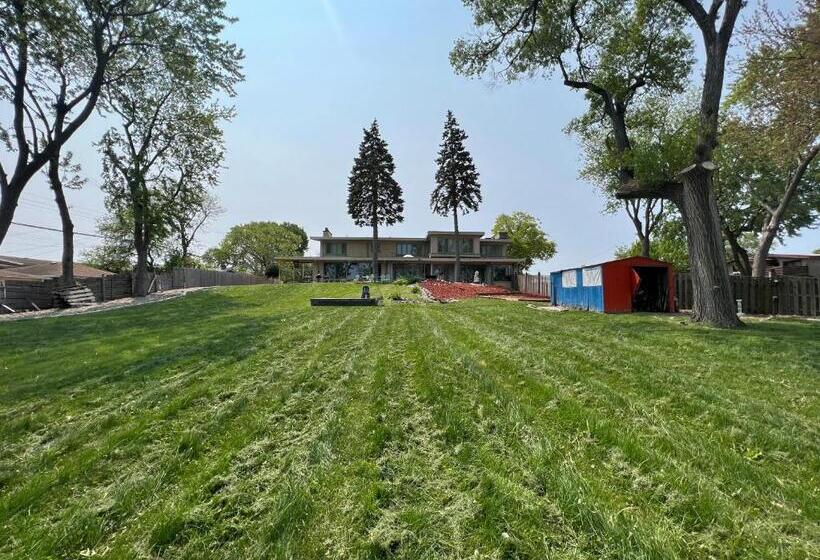 هاستل Pill Hill Mansion