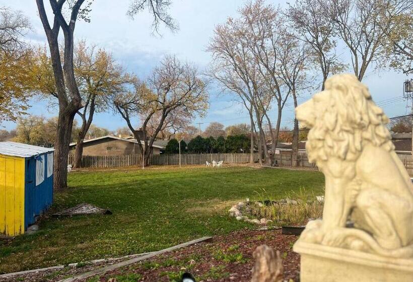 هاستل Pill Hill Mansion