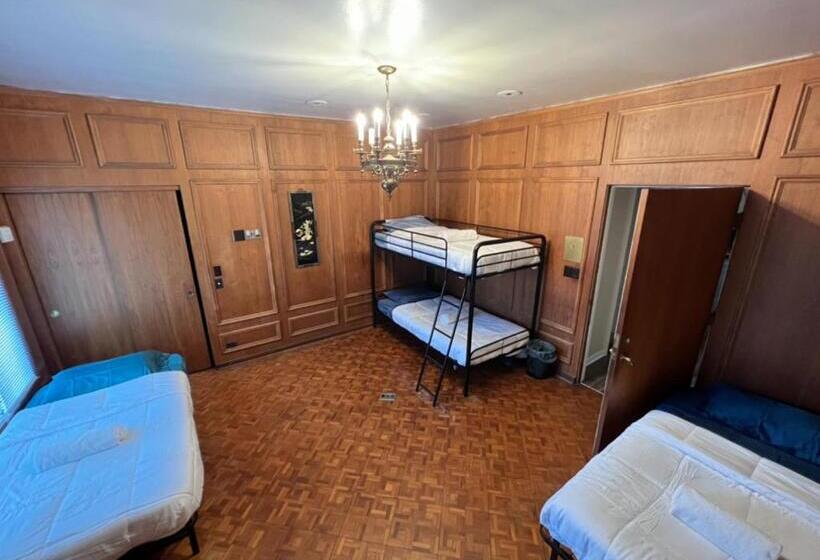 هاستل Pill Hill Mansion