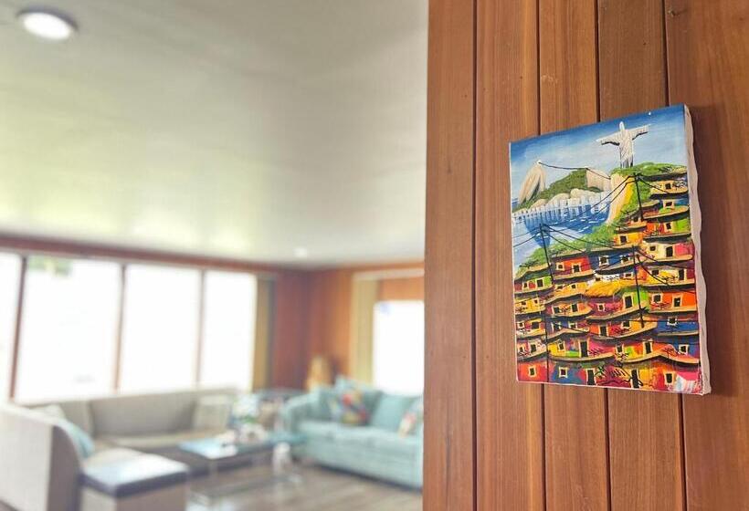 هاستل Pill Hill Mansion