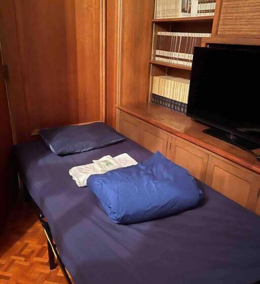 هاستل Pill Hill Mansion