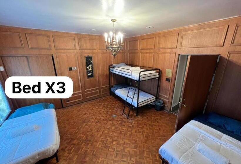 هاستل Pill Hill Mansion