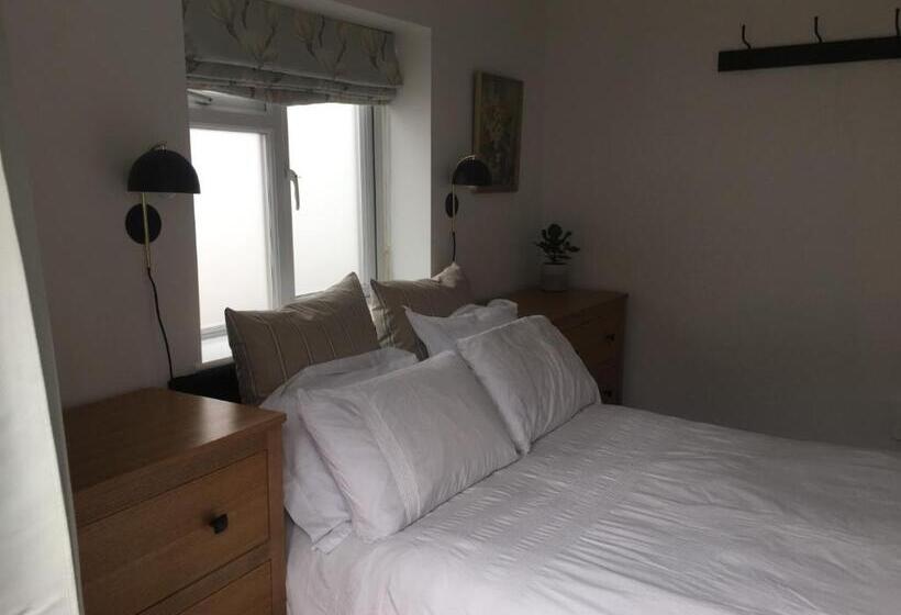 مبيت وإفطار Cedar Shade Cottage Ensuite Private Annexe With Parking