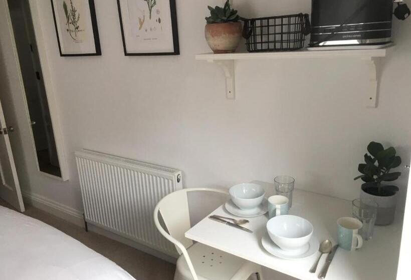 مبيت وإفطار Cedar Shade Cottage Ensuite Private Annexe With Parking