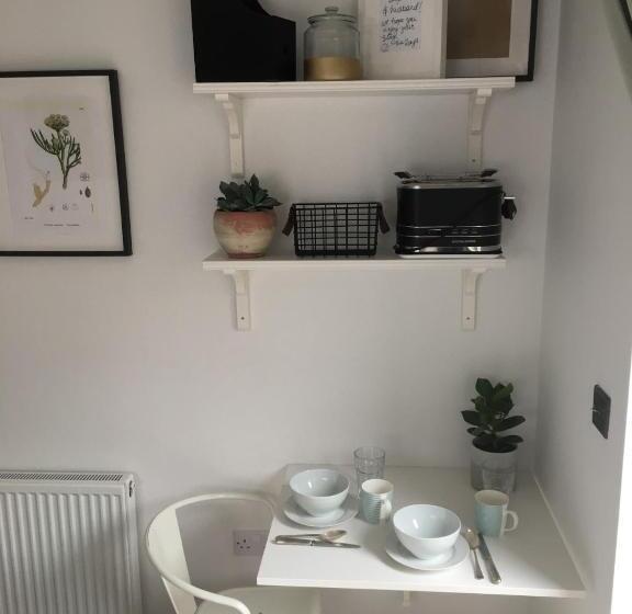 مبيت وإفطار Cedar Shade Cottage Ensuite Private Annexe With Parking