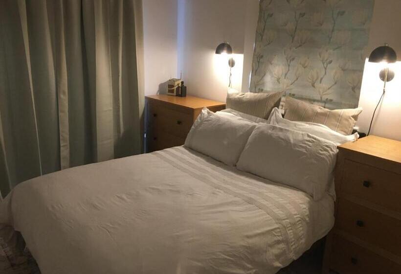 مبيت وإفطار Cedar Shade Cottage Ensuite Private Annexe With Parking