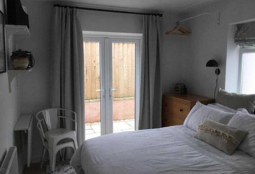 مبيت وإفطار Cedar Shade Cottage Ensuite Private Annexe With Parking