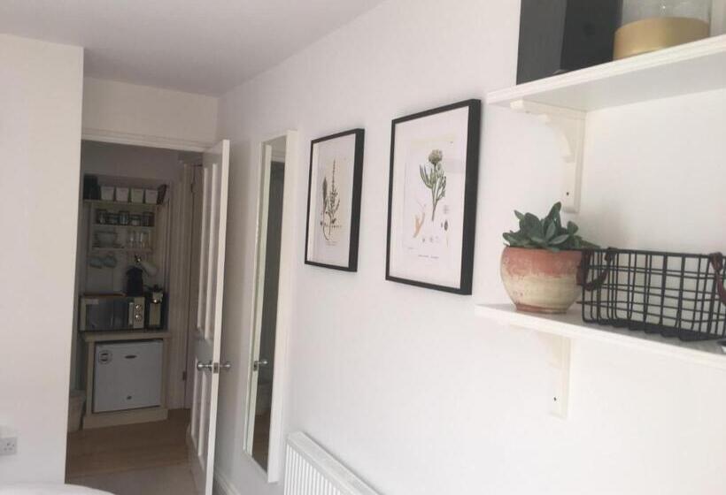 مبيت وإفطار Cedar Shade Cottage Ensuite Private Annexe With Parking