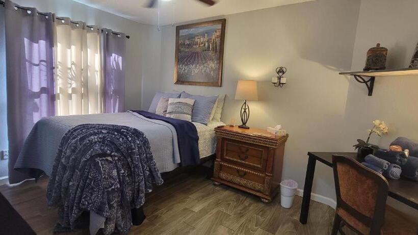 مبيت وإفطار Hollywood Room On The Lake