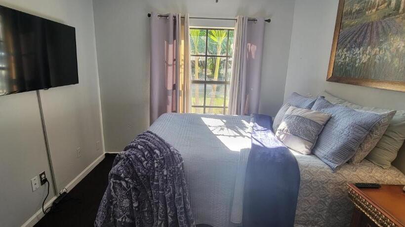 مبيت وإفطار Hollywood Room On The Lake