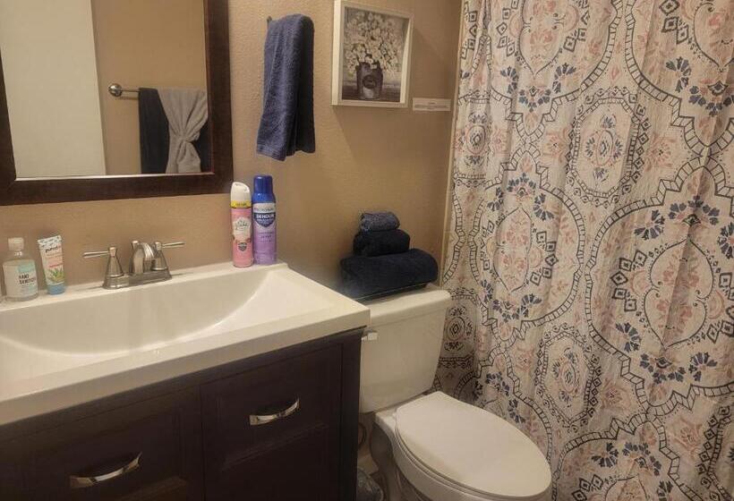 مبيت وإفطار Hollywood Room On The Lake