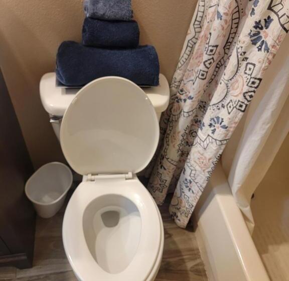 مبيت وإفطار Hollywood Room On The Lake