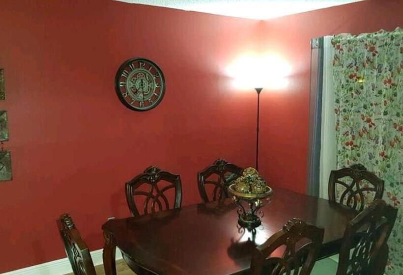 مبيت وإفطار Hollywood Room On The Lake