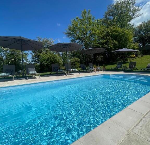 ベッドアンドブレックファースト Les 15 Chenes Chambres D Hôtes, Parc Arboré De 5000 M2 à 20km Du Puydufou Une Suite Familiale Et 3 C