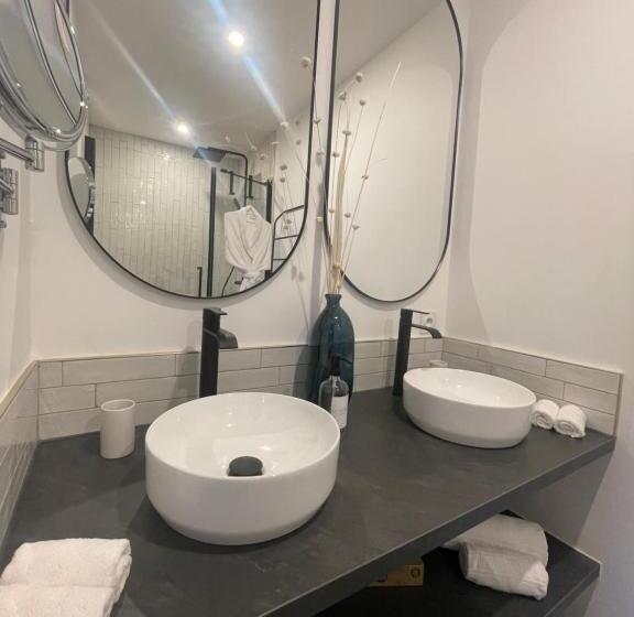 ベッドアンドブレックファースト Les 15 Chenes Chambres D Hôtes, Parc Arboré De 5000 M2 à 20km Du Puydufou Une Suite Familiale Et 3 C