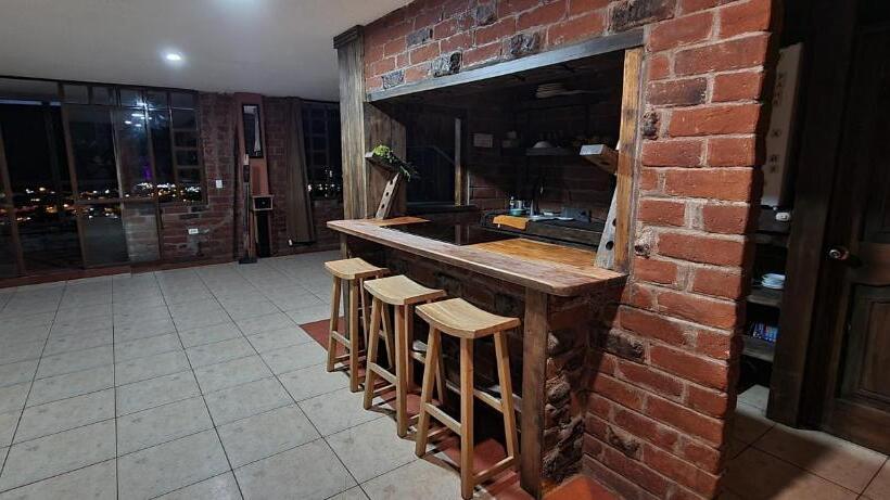 تختخواب و صبحانه Pineal Hampi Huasi