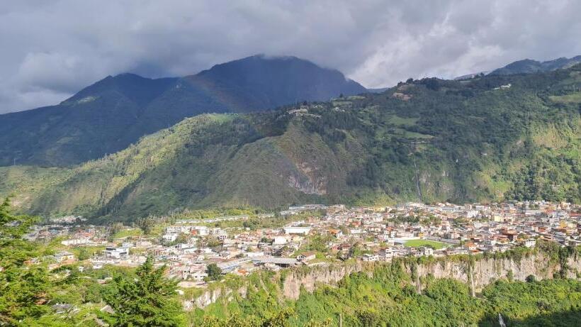 تختخواب و صبحانه Pineal Hampi Huasi