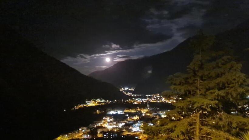 تختخواب و صبحانه Pineal Hampi Huasi