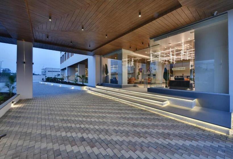 Click Hotel Pithampur