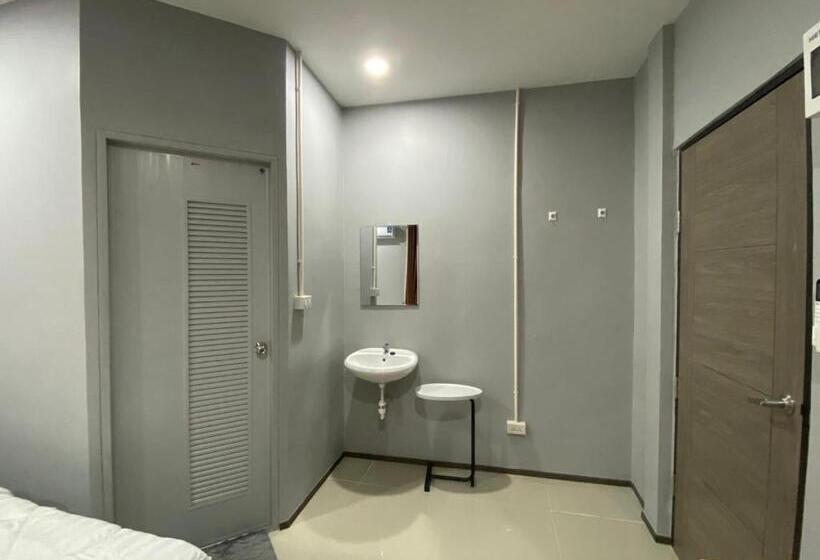 Отель คาเฟ่ เดอ แจ่วบอง รูมแอนด์เซอร์วิส