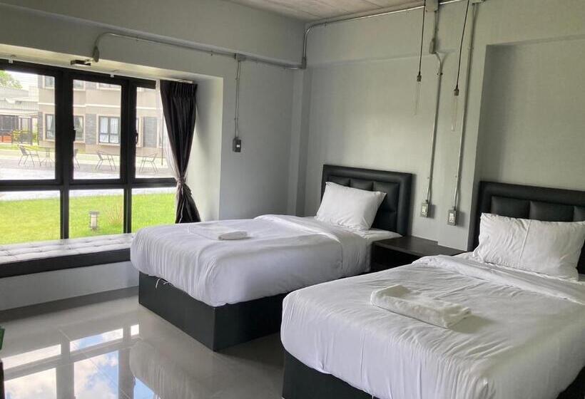 Hotel ประทายบุรี โฮเทล แอนด์ รีสอร์ท