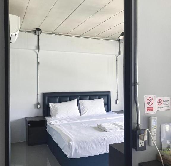 Hotel ประทายบุรี โฮเทล แอนด์ รีสอร์ท