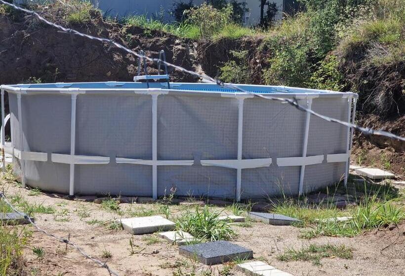 בית מלון כפרי Big Bear Hunting Lodge