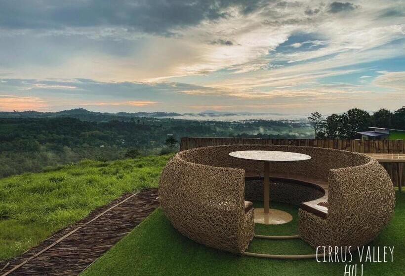 Отель Cirrus Valley Hill Resort