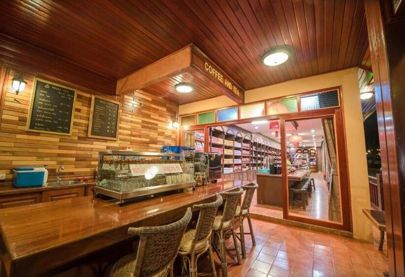 Отель ดอยหมอกดอกไม้รีสอร์ท Doimok Dokmai Resort