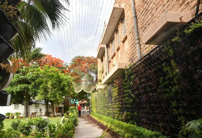 Отель Irish Courtyard Inn